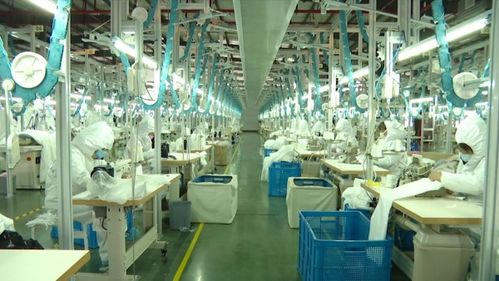 服装厂紧急转产防护服，员工倾情奉献共克时艰